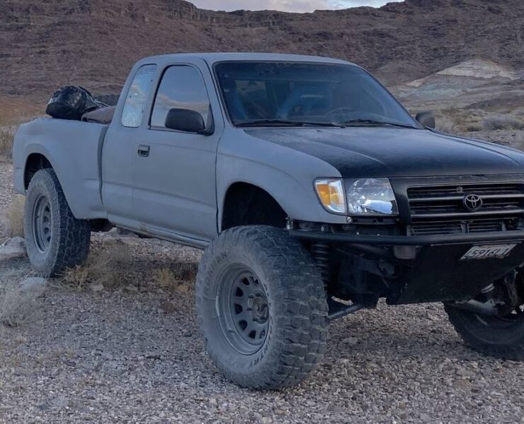 For sale: 1998 Toyota Tacoma Pre-Runner with Total Chaos Long Travel Suspension