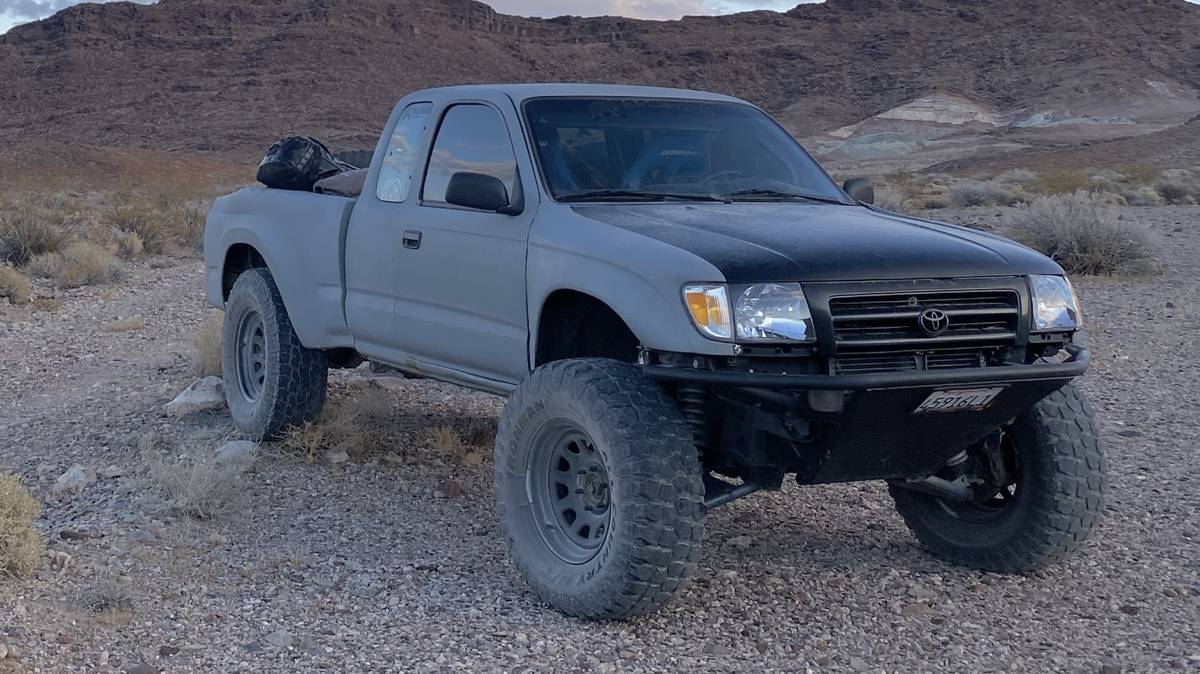 For sale: 1998 Toyota Tacoma Pre-Runner with Total Chaos Long Travel Suspension