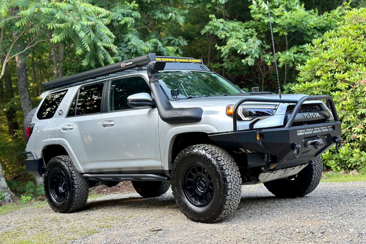 4runner with Trail bolt on sliders HREW, Safari snorkel and ARB awning