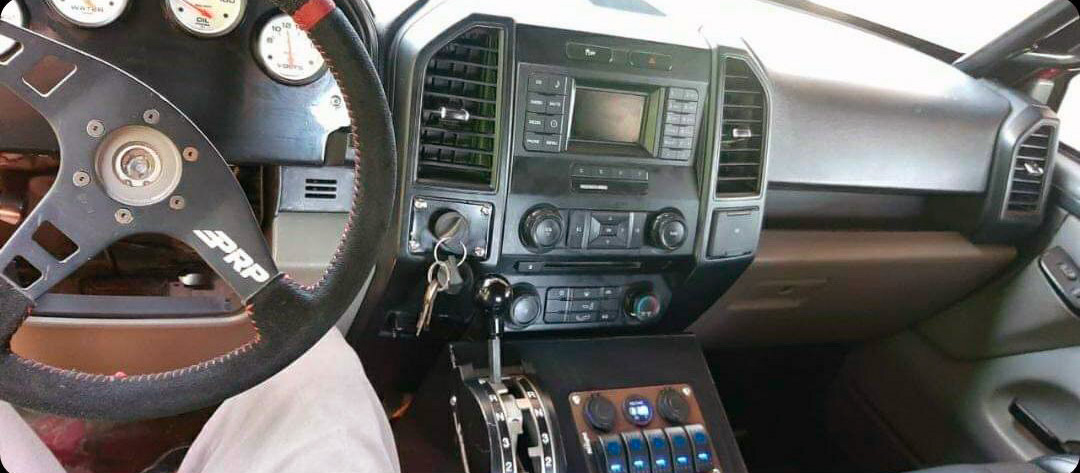 1996 Ford Bronco with Ford F150 dash panel