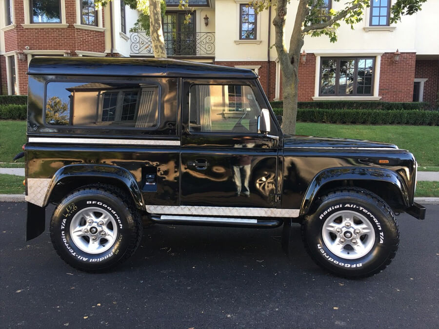 Land rover defender 90 in USA black with polished steel