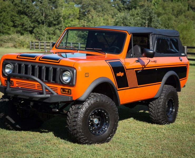 1973 internationa scout lifted on 35" tires with fender flares