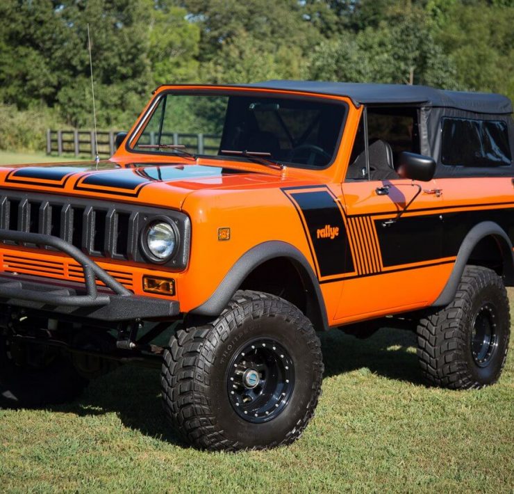 1973 internationa scout lifted on 35" tires with fender flares