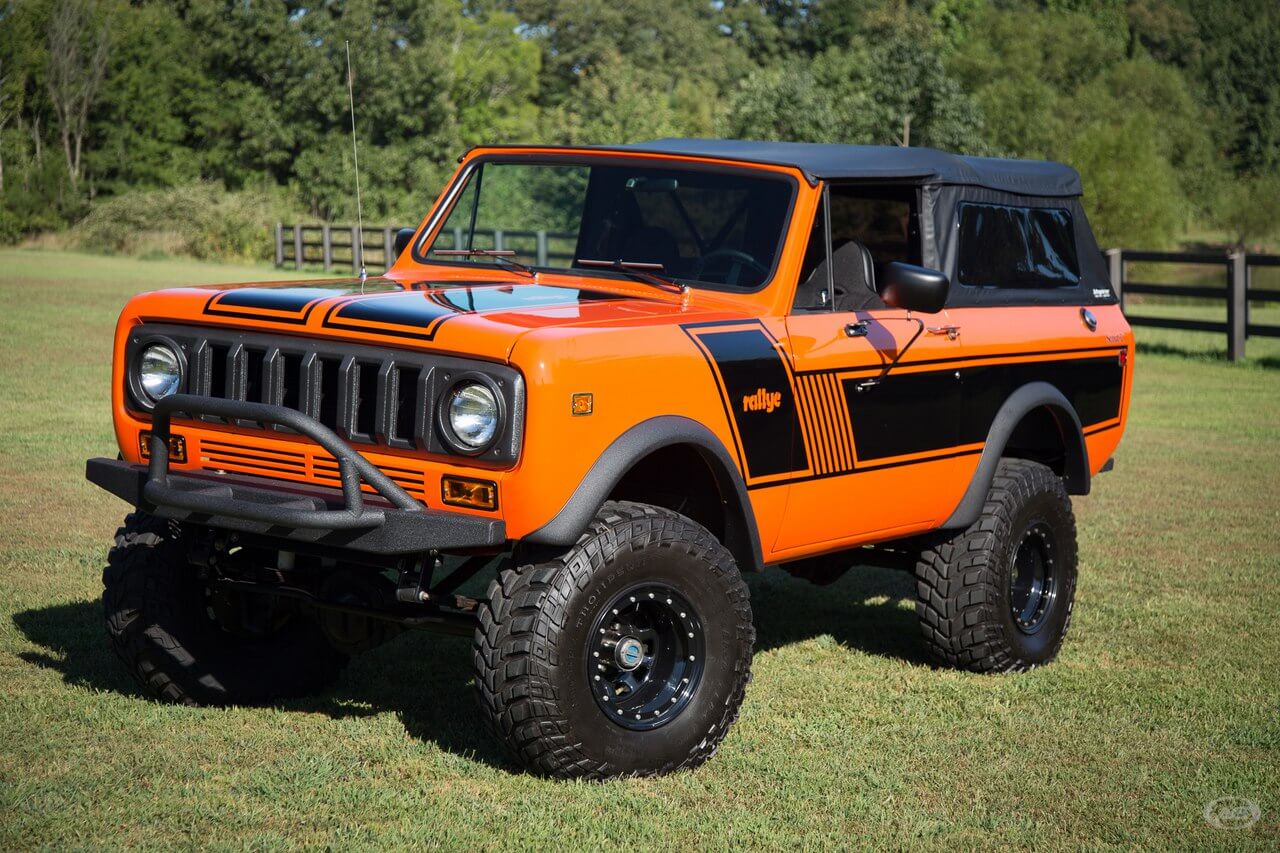 1973 internationa scout lifted on 35" tires with fender flares