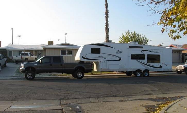 Towing a fifth wheel with a lifted truck Ford F350