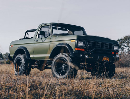 Lifted Old school Full Size Bronco