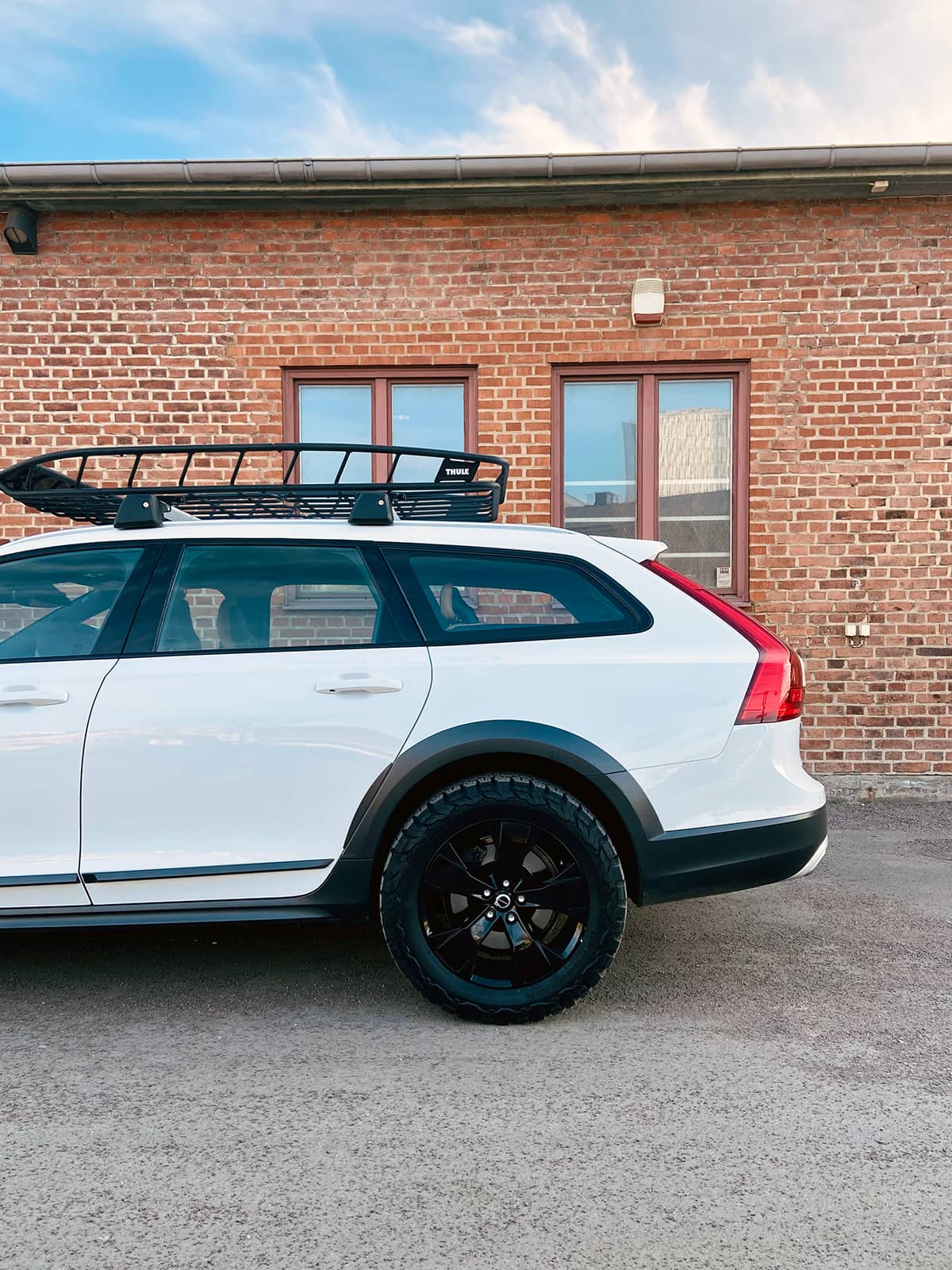 2018 Volvo V90 Cross Country Rear suspension lifted 20 mm with BSR spacer