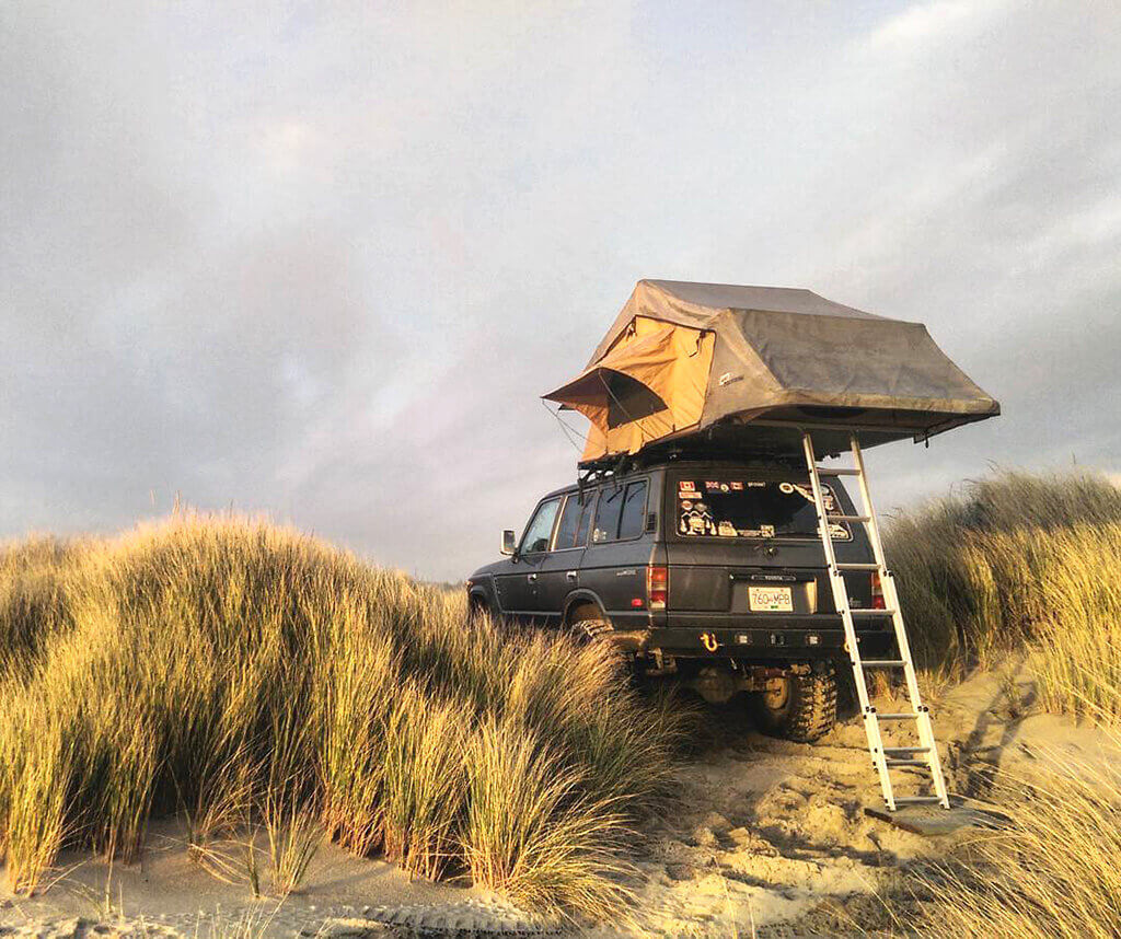 ARB roof tent on Land Cruiser FJ60