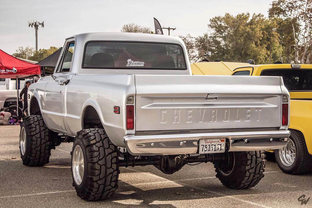 Classic 4x4 trucks and Restored Vintage SUV for Sale