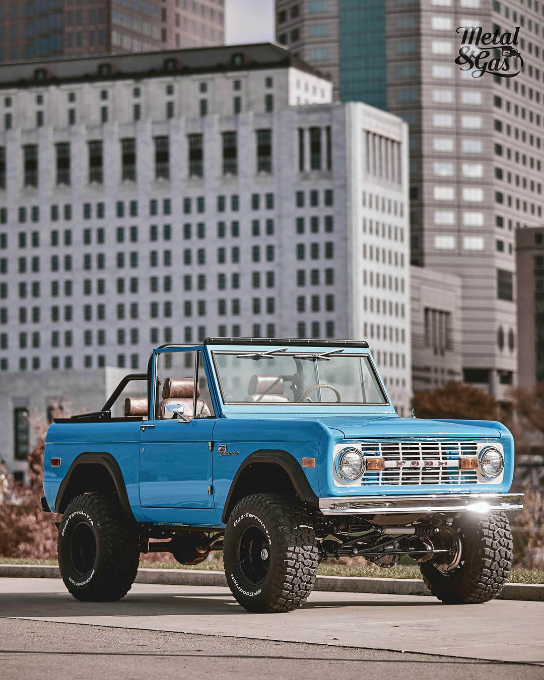 Early Bronco Lifted on 33" wheels