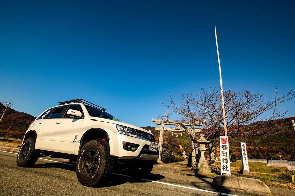 Suzuki Grand Vitara Black Off-road wheels