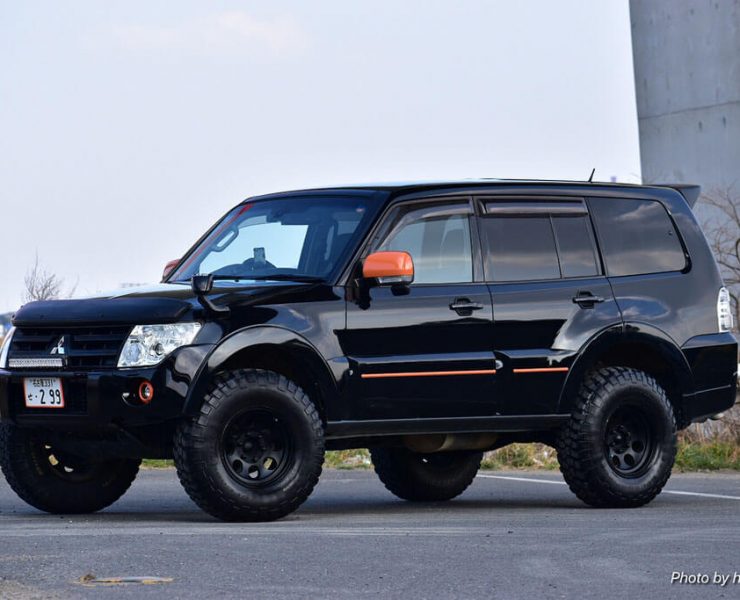 Lifted mitsubishi Montero with 33 inch offroad wheels