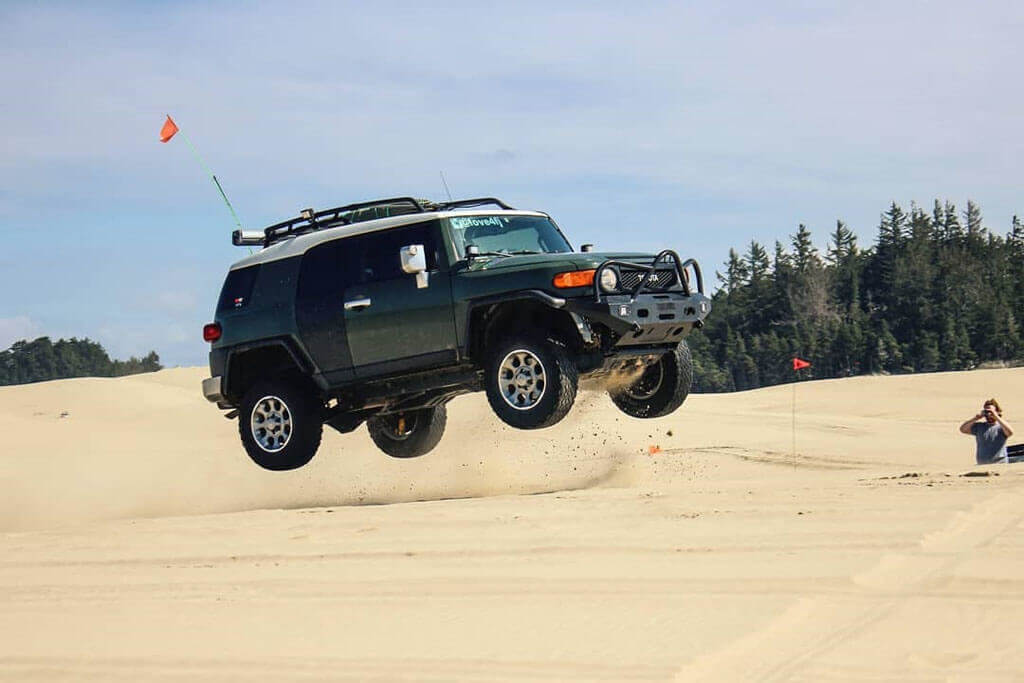 Toyota fj cruiser jumping dunes 2