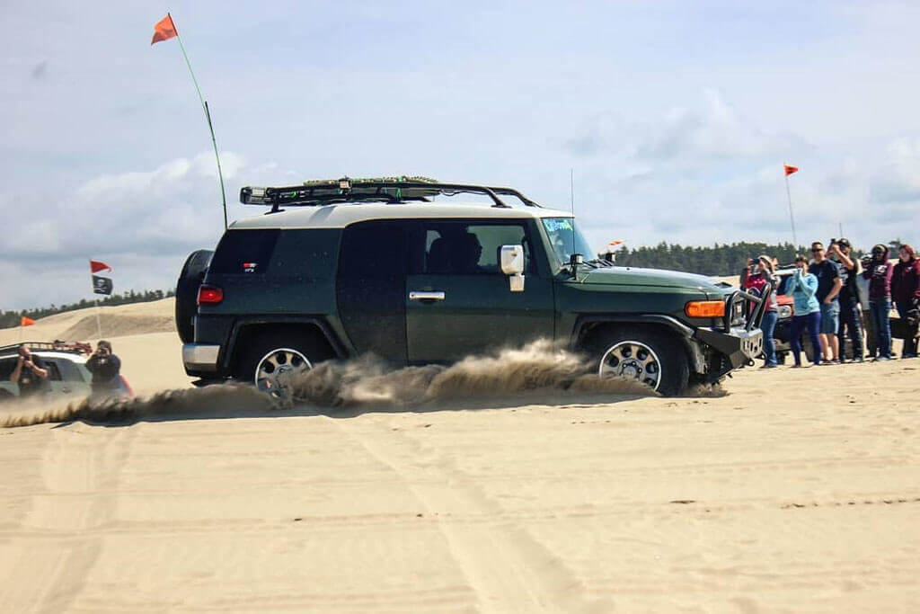 Toyota fj cruiser jumping dunes bottom out
