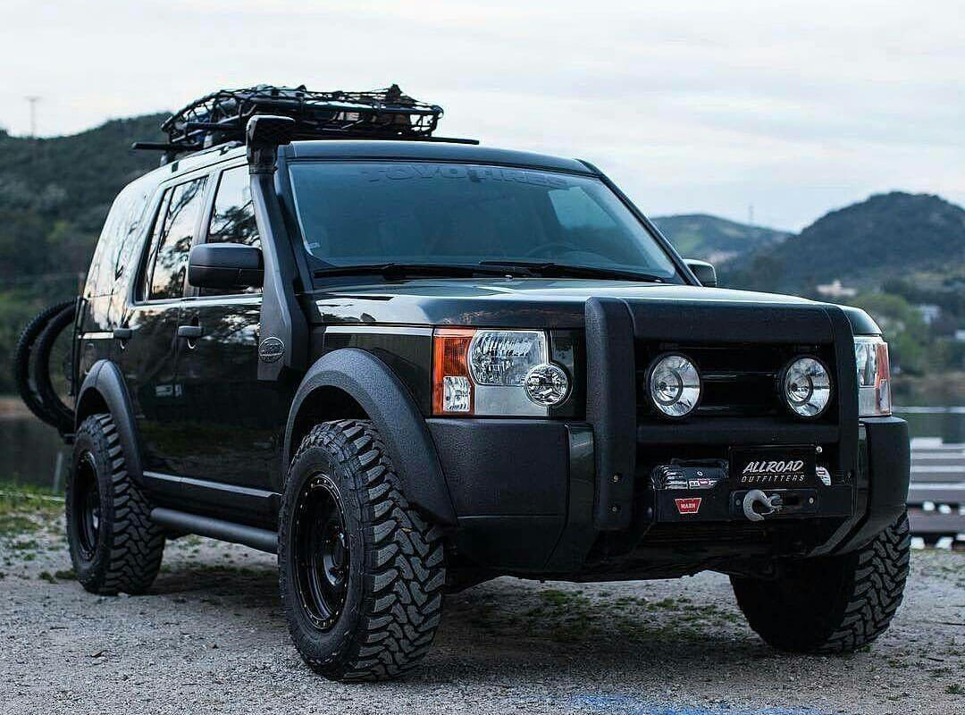 Lifted Land Rover LR3 on 32 inch off road wheels