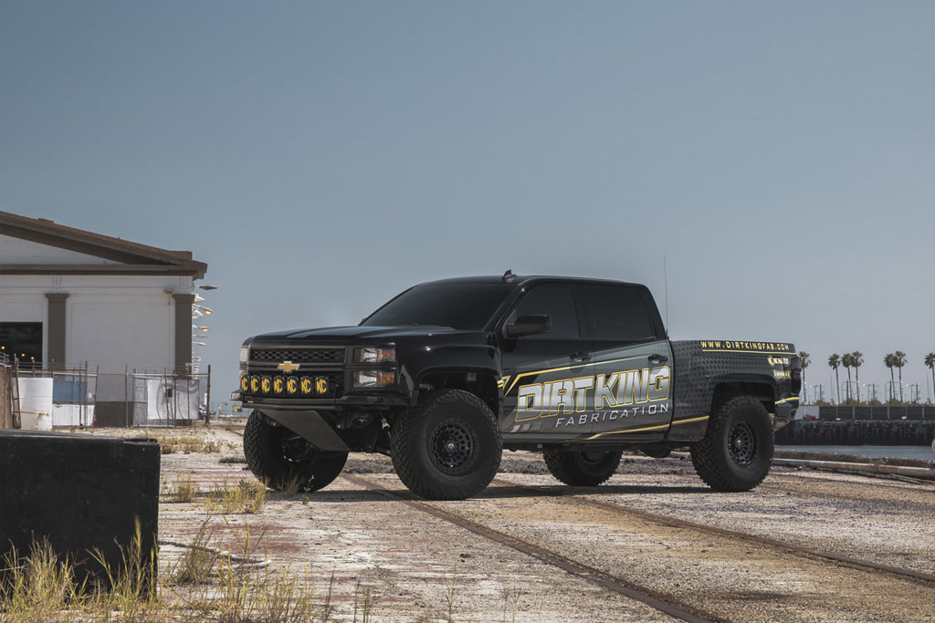 Fuel Zephyr D633 Beadlock wheels on Chevy Silverado Prerunner