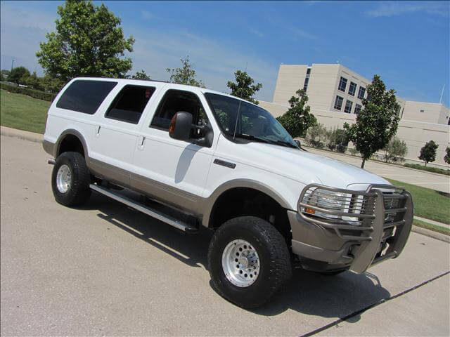Lifted Ford Excursion 33 inch tires and grille guard