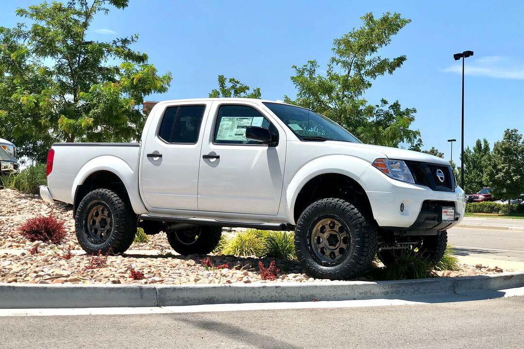 Lifted Nissan Frontier 33" off-road wheels