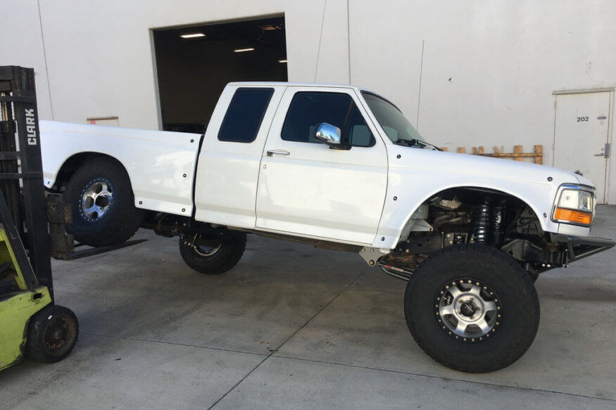 Long Travel OBS Ford F150 Prerunner on 37s - offroadium.com