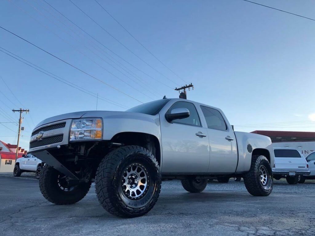 Chevy silverado prerunner on method wheels