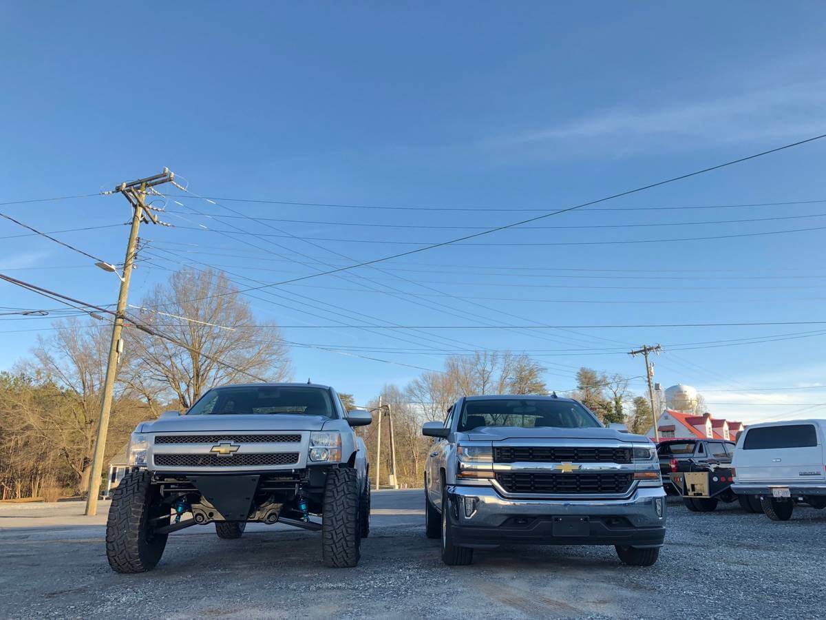 Comparison lifted prerunner with stock chevy silverado