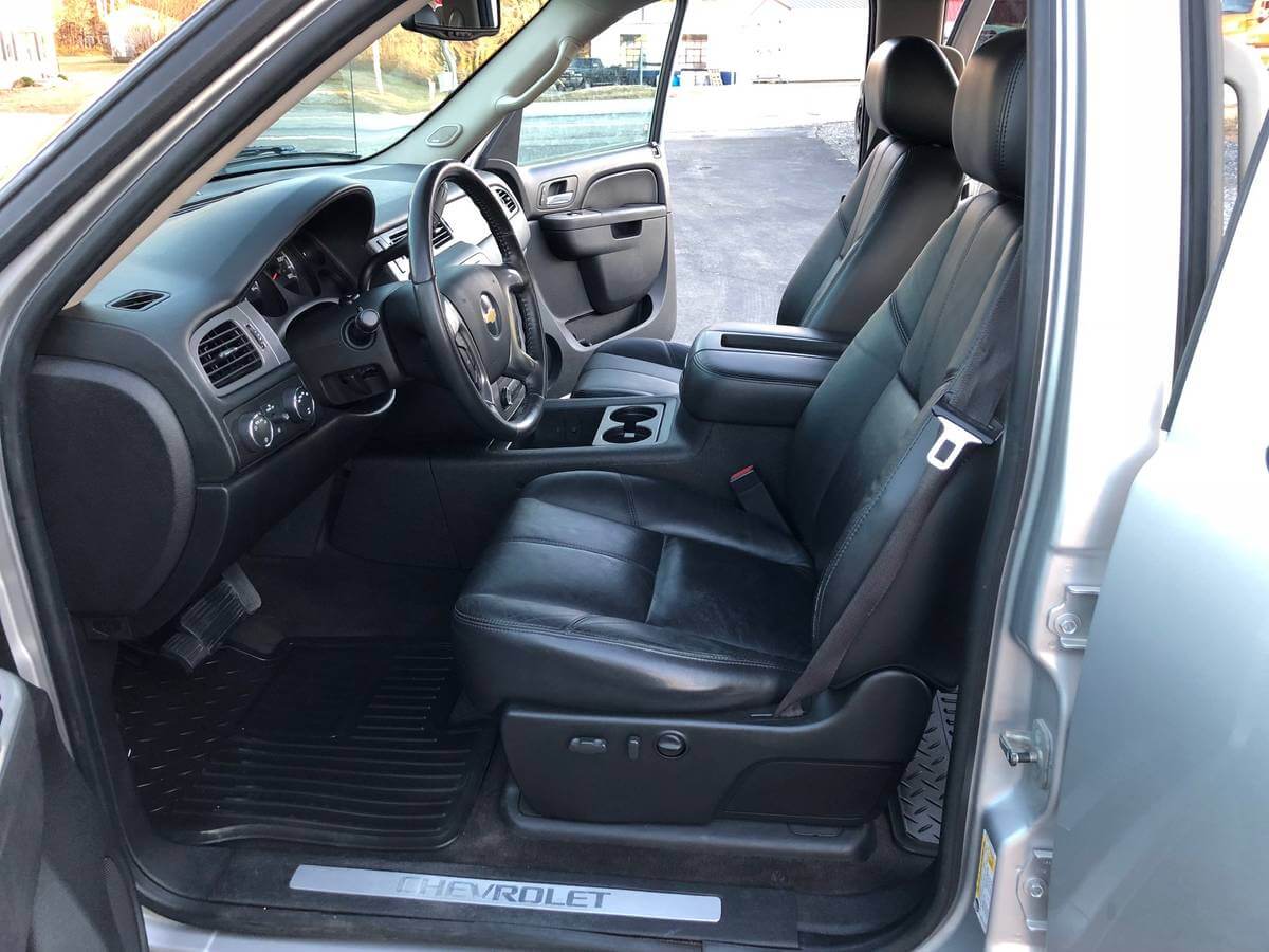 Super clean interior of 2010 chevy silverado prerunner