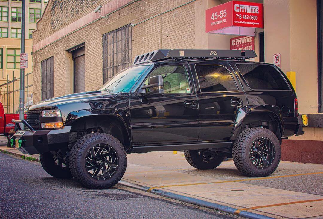 Lifted Chevy Tahoe on 35 inch tires