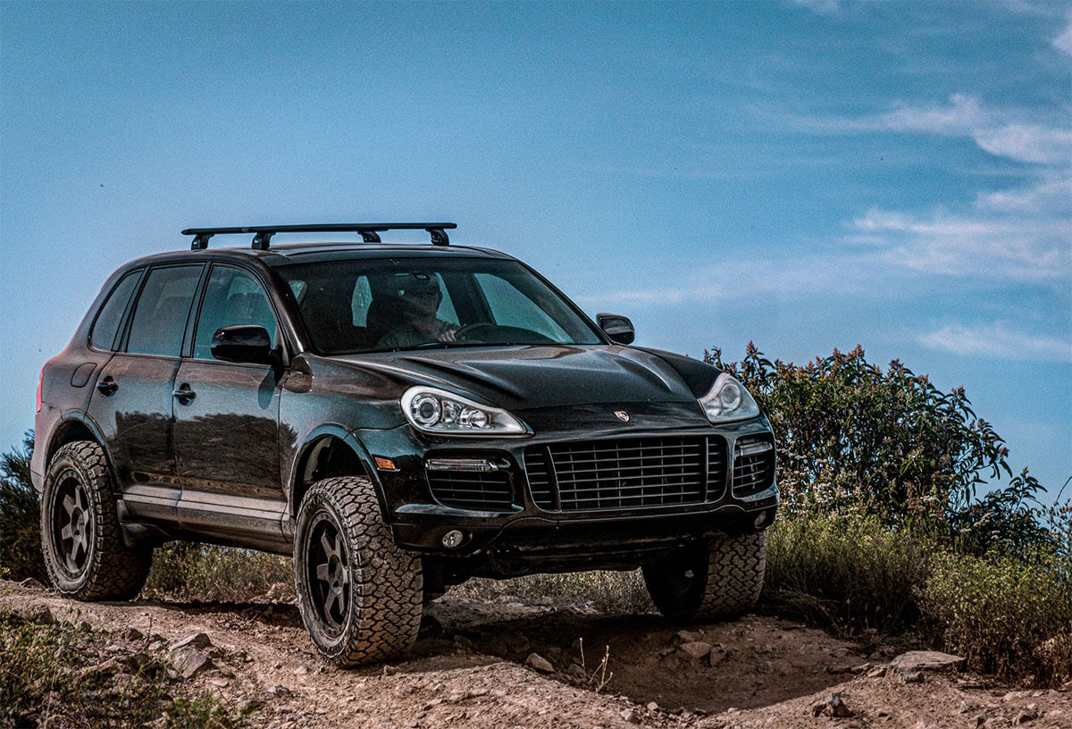 Lifted Porsche Cayenne Turbo S on 33 Inch Offroad tires