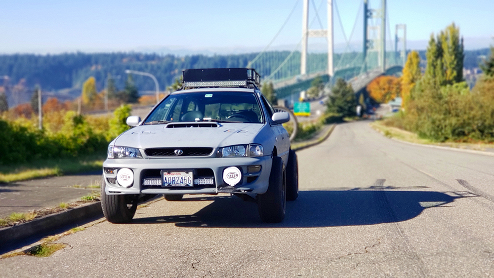 Subaru impreza Wagon first gen roof rack and LED lightbar