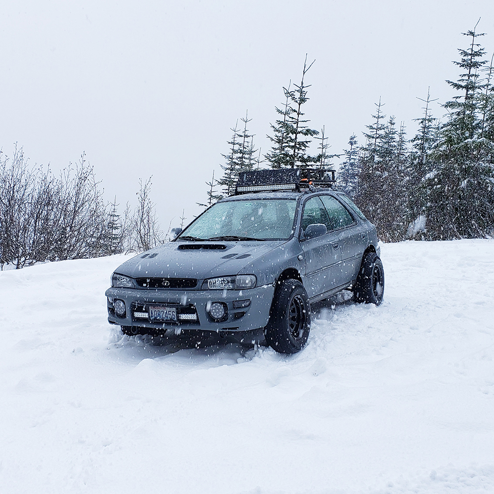 Subaru Outback in the smow