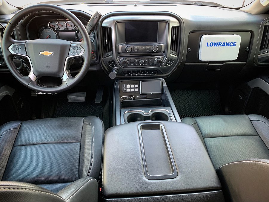 Prerunner truck with a Lowrance Elite 7 Ti GPS