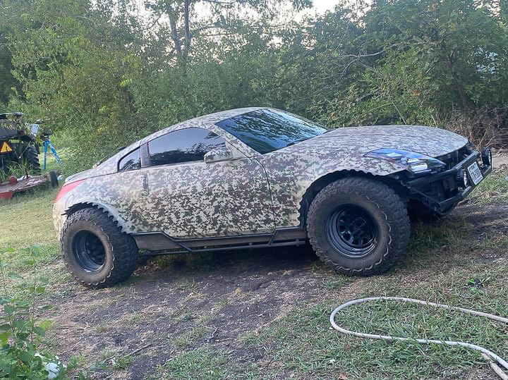 Lifted Nissan 350z off road build with custom steel bumper