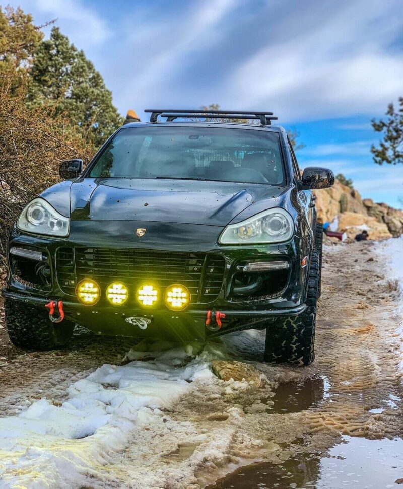 Lifted Porsche Cayenne Turbo S on 33 Inch Offroad tires