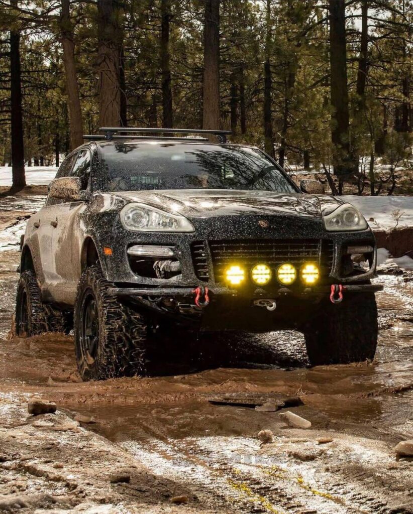 Lifted Porsche Cayenne Turbo S on 33 Inch Offroad tires