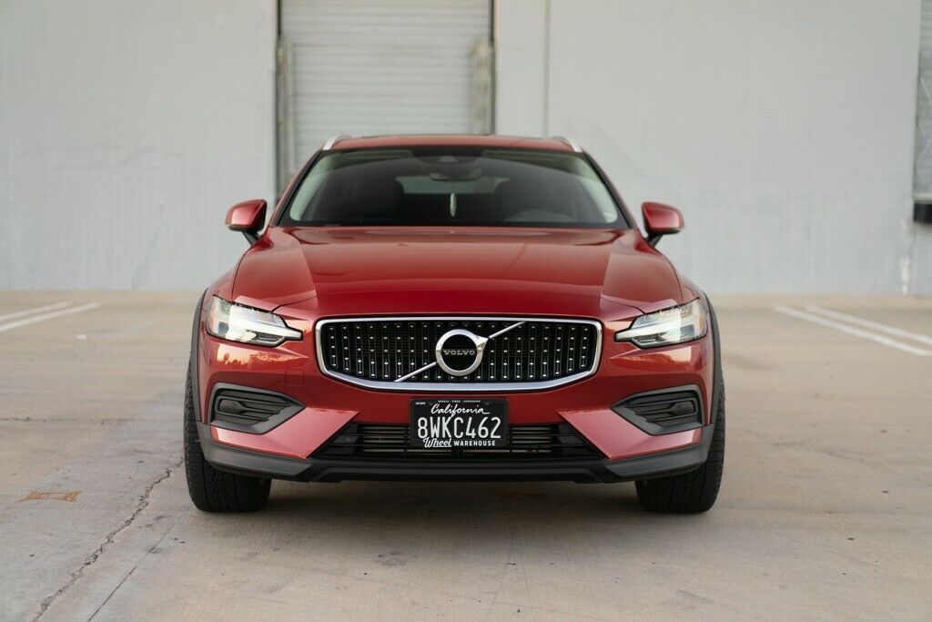Volvo V60 Cross Country front end