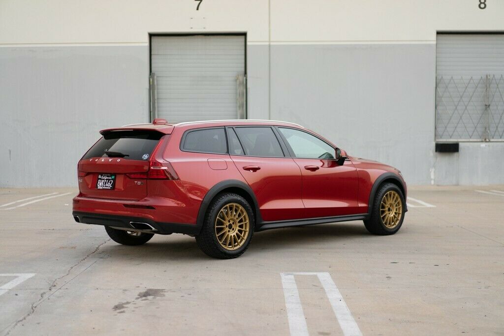 Lifted Volvo V60 Cross Country with Off road tires and mods