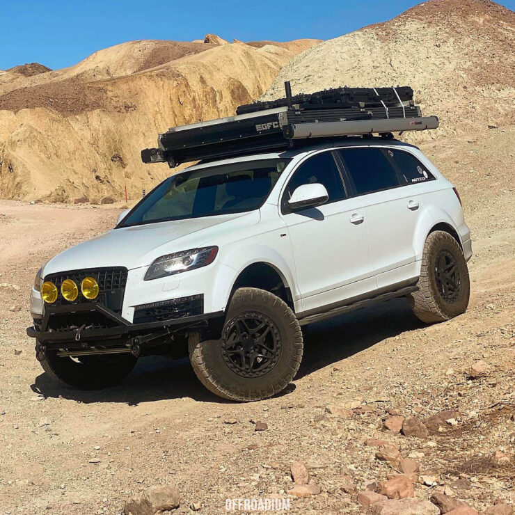 Audi Q7 Off road crossover with oversized A/T wheels