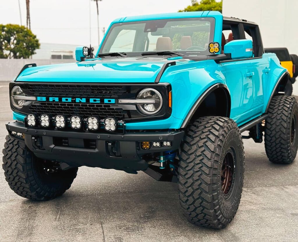 Lifted Ford Bronco on with a long travel prerunner suspension and King IBP coilovers