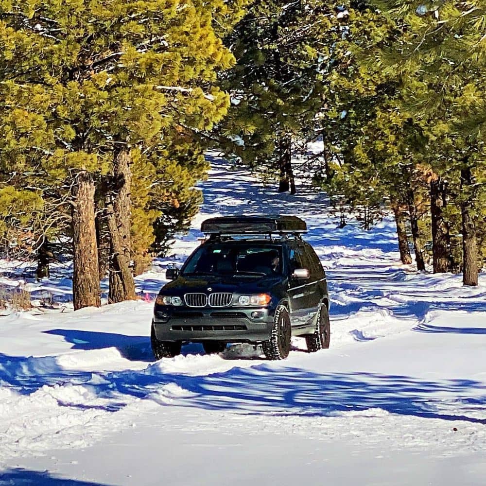 BMW X5 E53 offroading in the snow