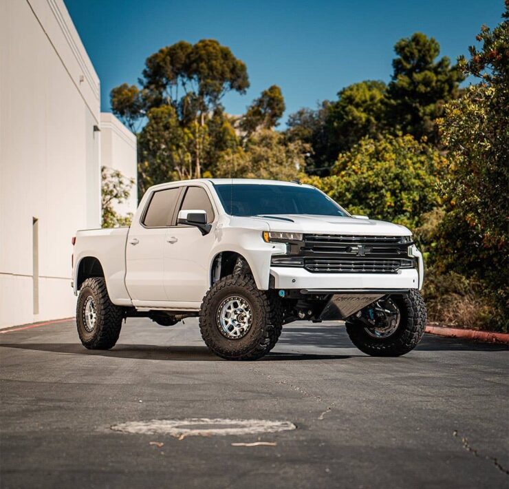2020 Chevy Silverado prerunner with dirt king fabrication long travel suspension