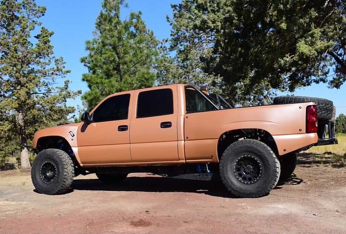 Long Travel Chevy 2500HD duramax prerunner 2006 GMT800