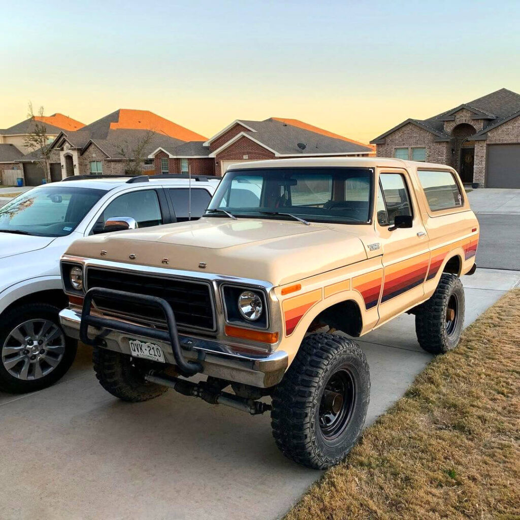 Restored and Lifted Full-Size Ford Bronco on 35 Inch Tires