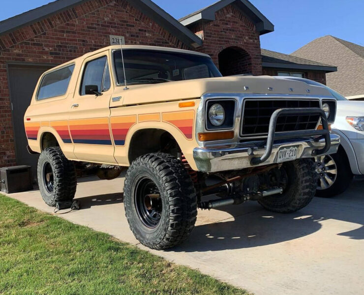 Restored and Lifted Full-Size Ford Bronco on 35 Inch Tires