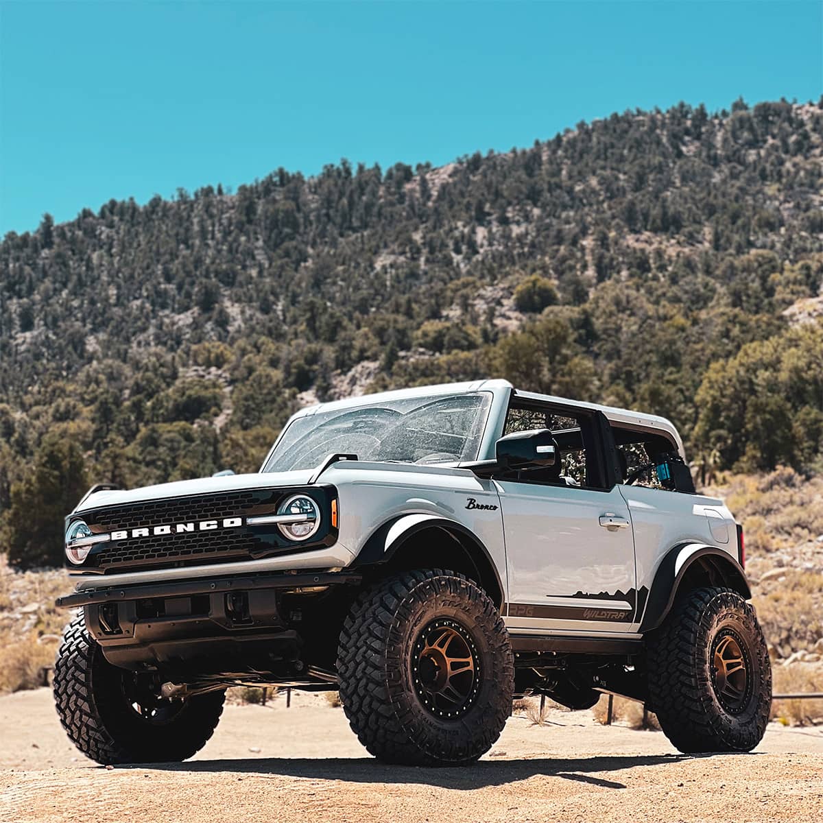 Top off 2 door Ford Bronco With a 3" lift and Method Race Wheels 106 Beadlock rims