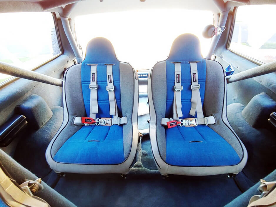 rear suspension seats with racing harness