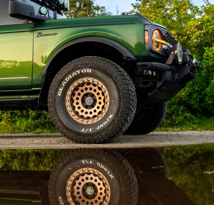ladiator X Comp A/T 37×13.5 tires Thret Off-road Firewalls 702 17 inch wheels with -12mm offset