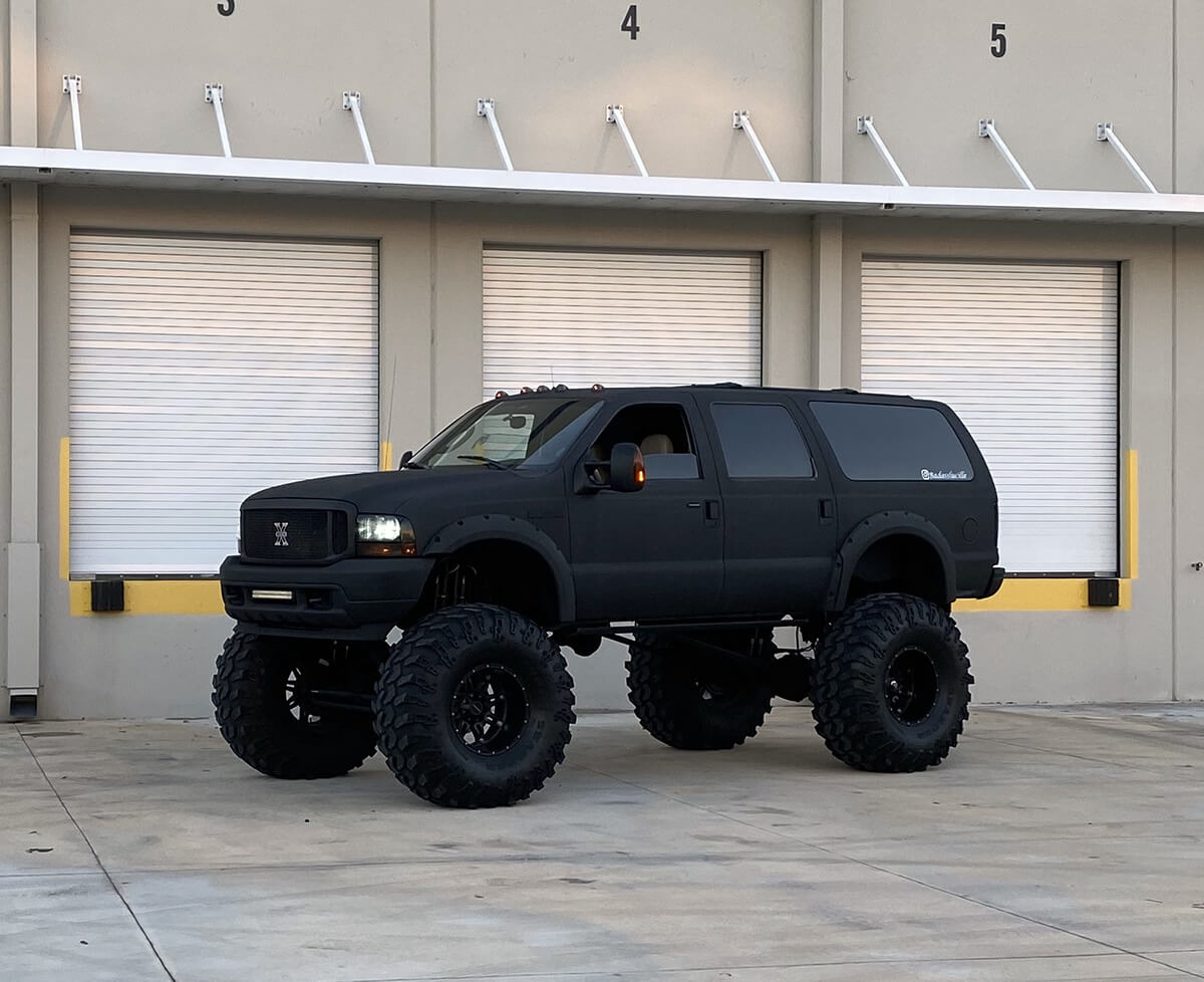 Badass lifted Ford Excursion