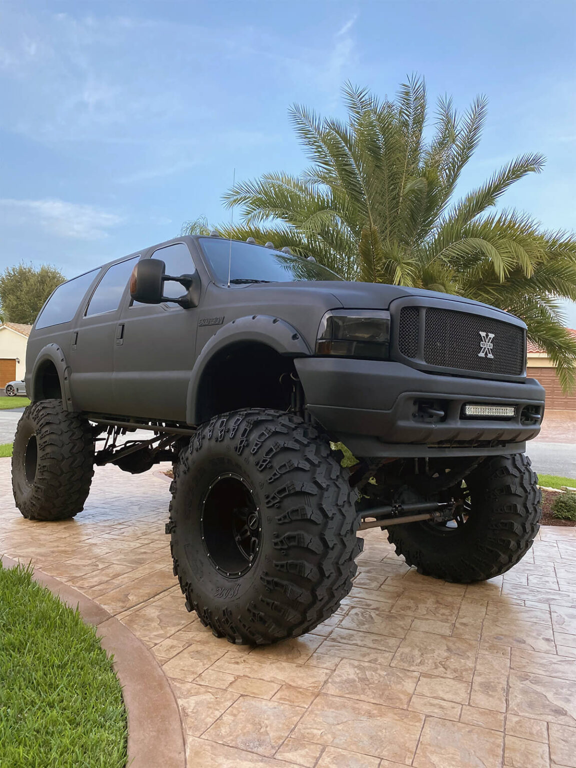 Lifted 2004 Ford Excursion Monster Truck On 49” Super Swampers ...