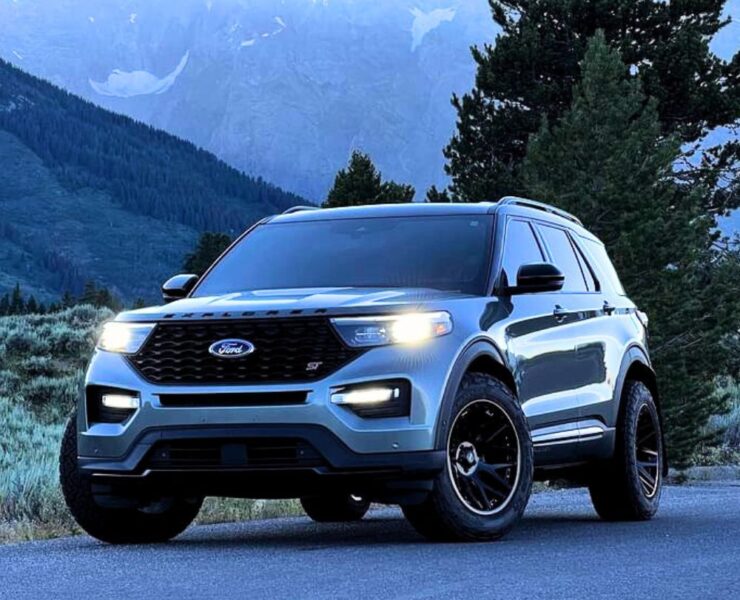 2020 Ford Explorer ST off road build with oversized mud tires