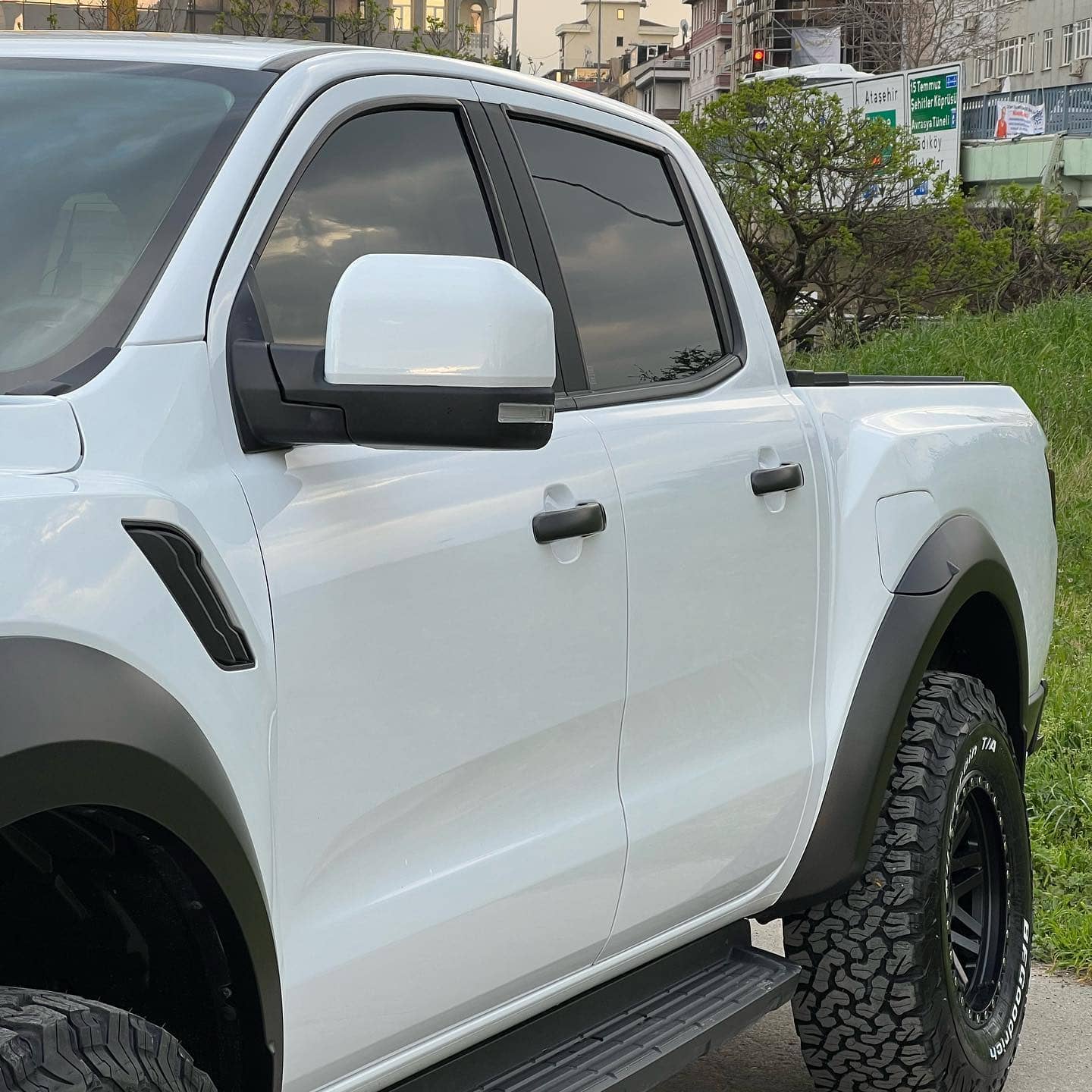 FOrd Range Body with bulge rear quarter panels from F150 Raptor